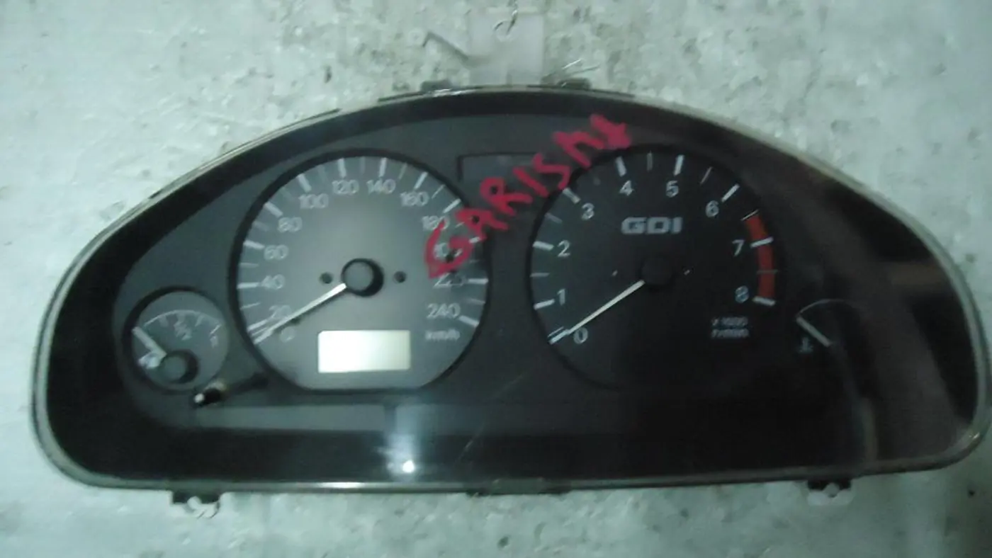 Щиток приборов (приборная панель) к Mitsubishi Carisma 1998