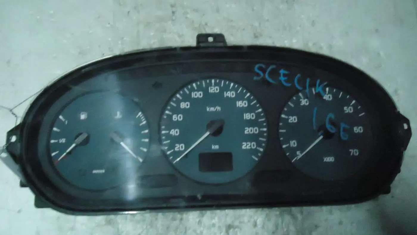 Щиток приборов (приборная панель) к Renault Scenic 1996
