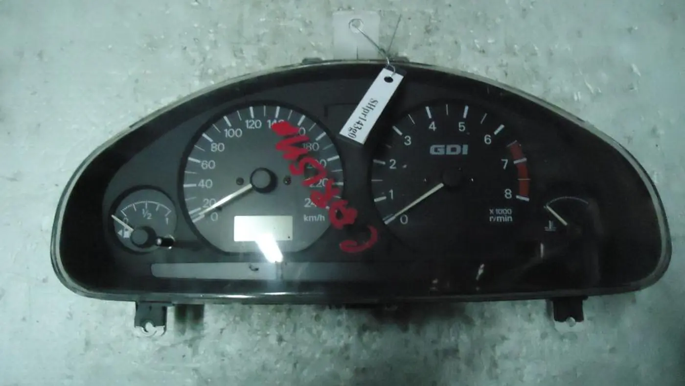 Щиток приборов (приборная панель) к Mitsubishi Carisma 1997