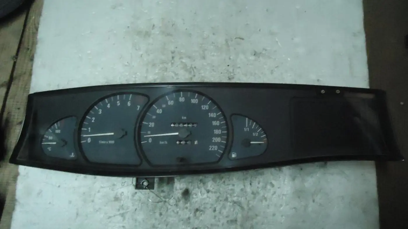 Щиток приборов (приборная панель) к Opel Omega 2000