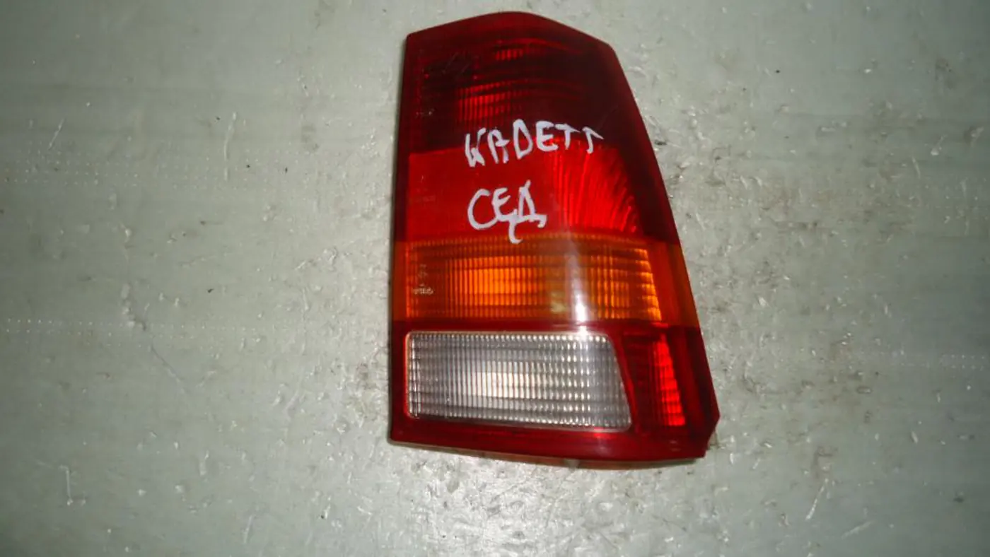 Фонарь задний правый к Opel Kadett 1988