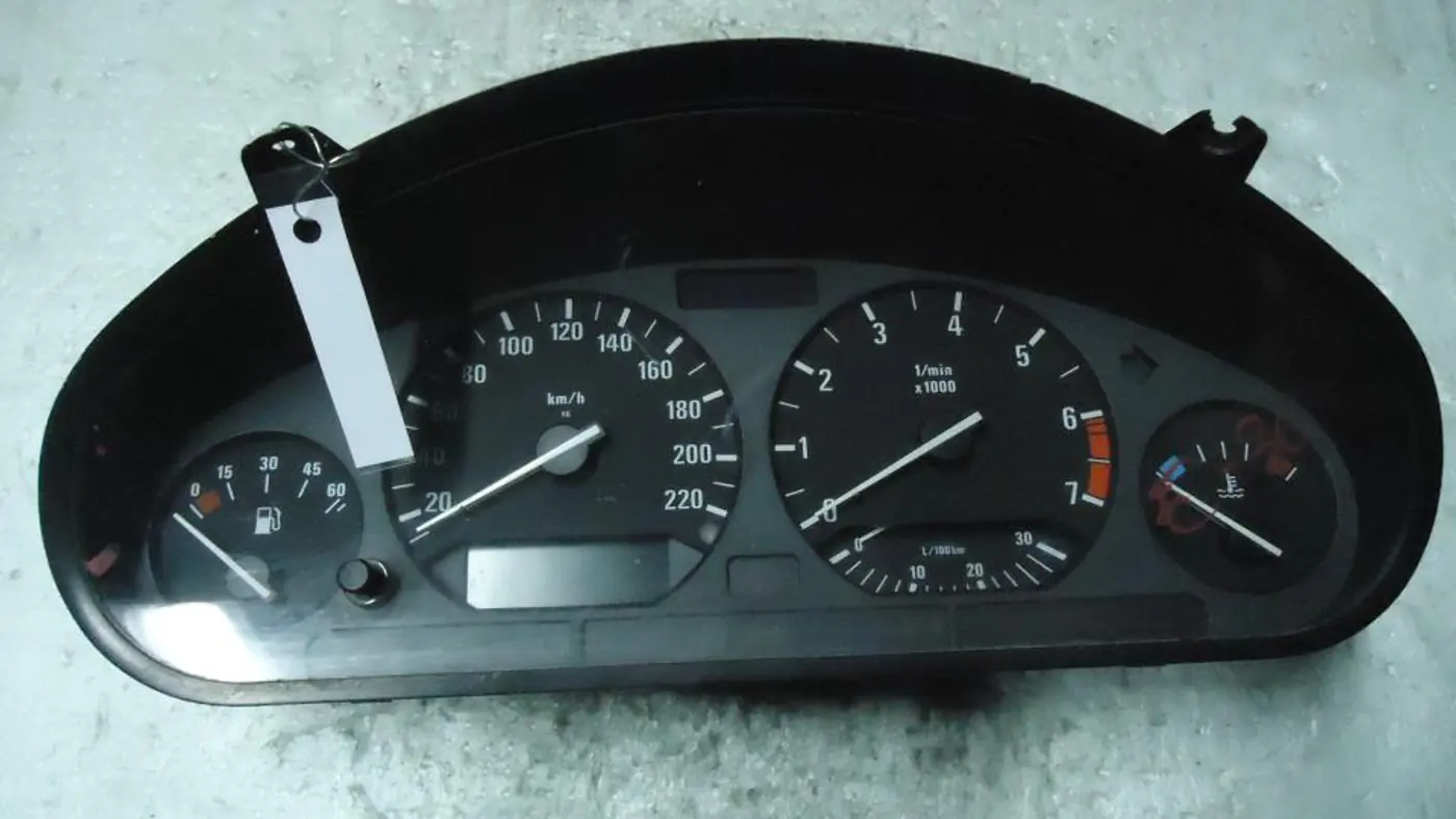 Щиток приборов (приборная панель) к BMW 3 series 1995
