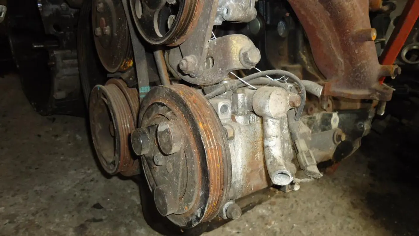 Компрессор кондиционера к Mazda 323 1995