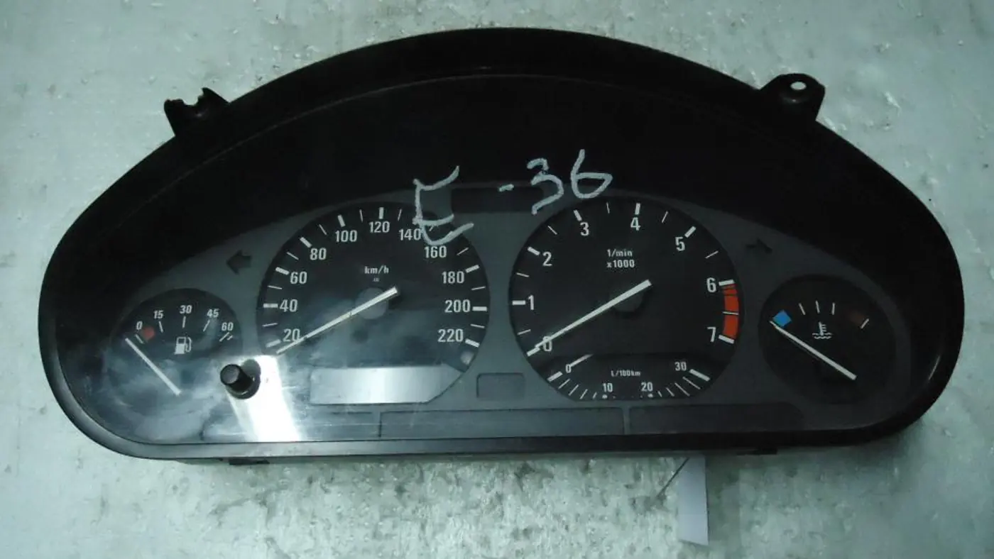 Щиток приборов (приборная панель) к BMW 3 series 1991
