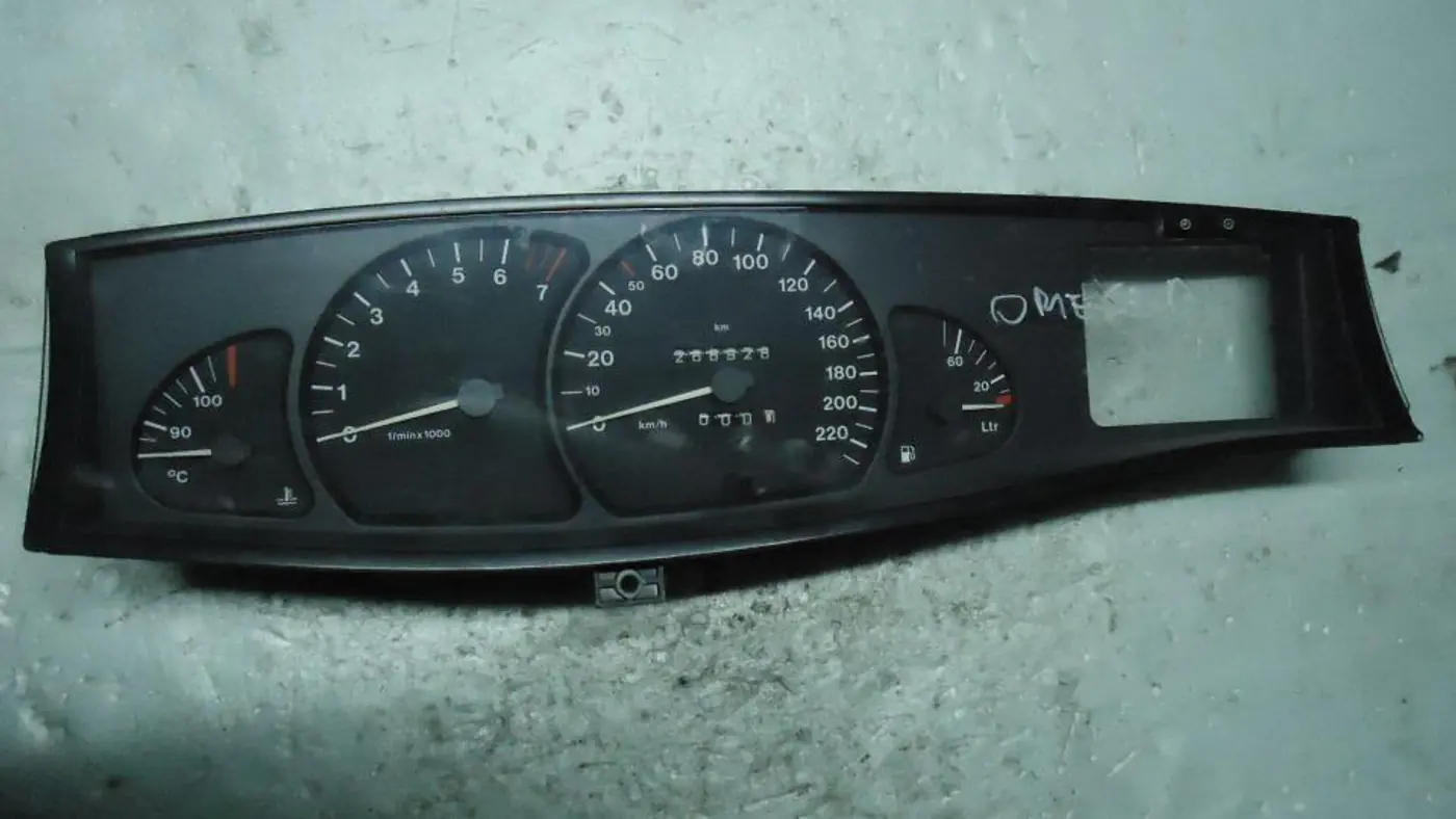 Щиток приборов (приборная панель) к Opel Omega 1996
