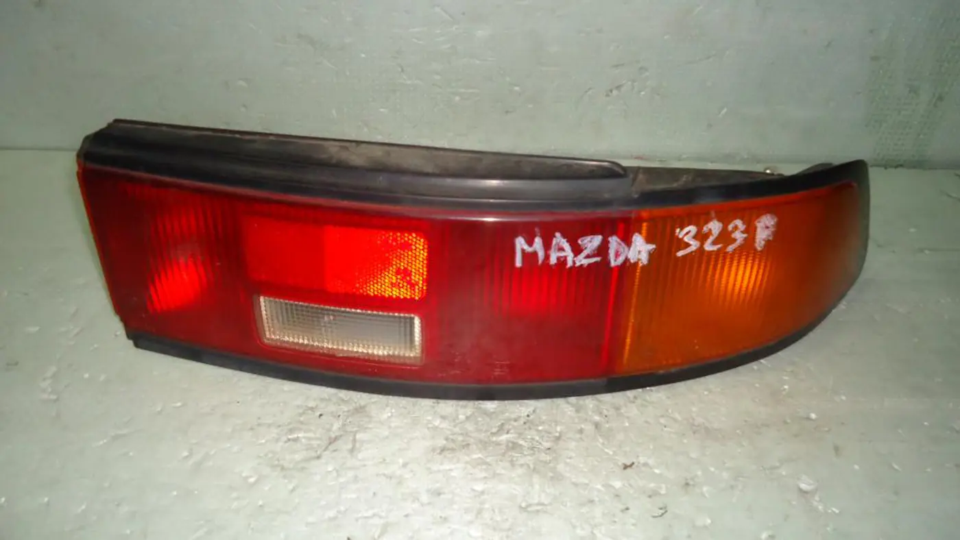 Фонарь задний правый к Mazda 323 1993