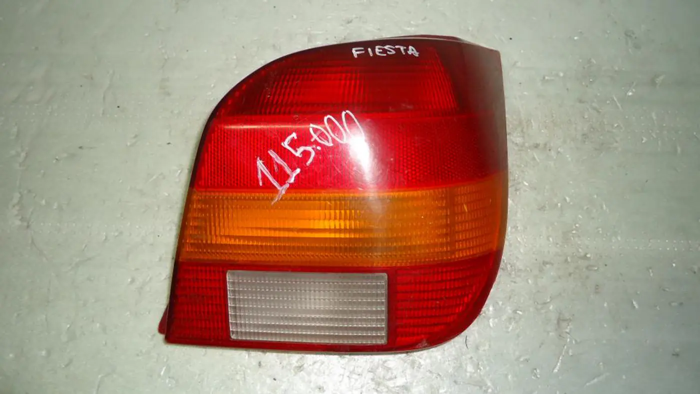 Фонарь задний правый к Ford Fiesta 1990