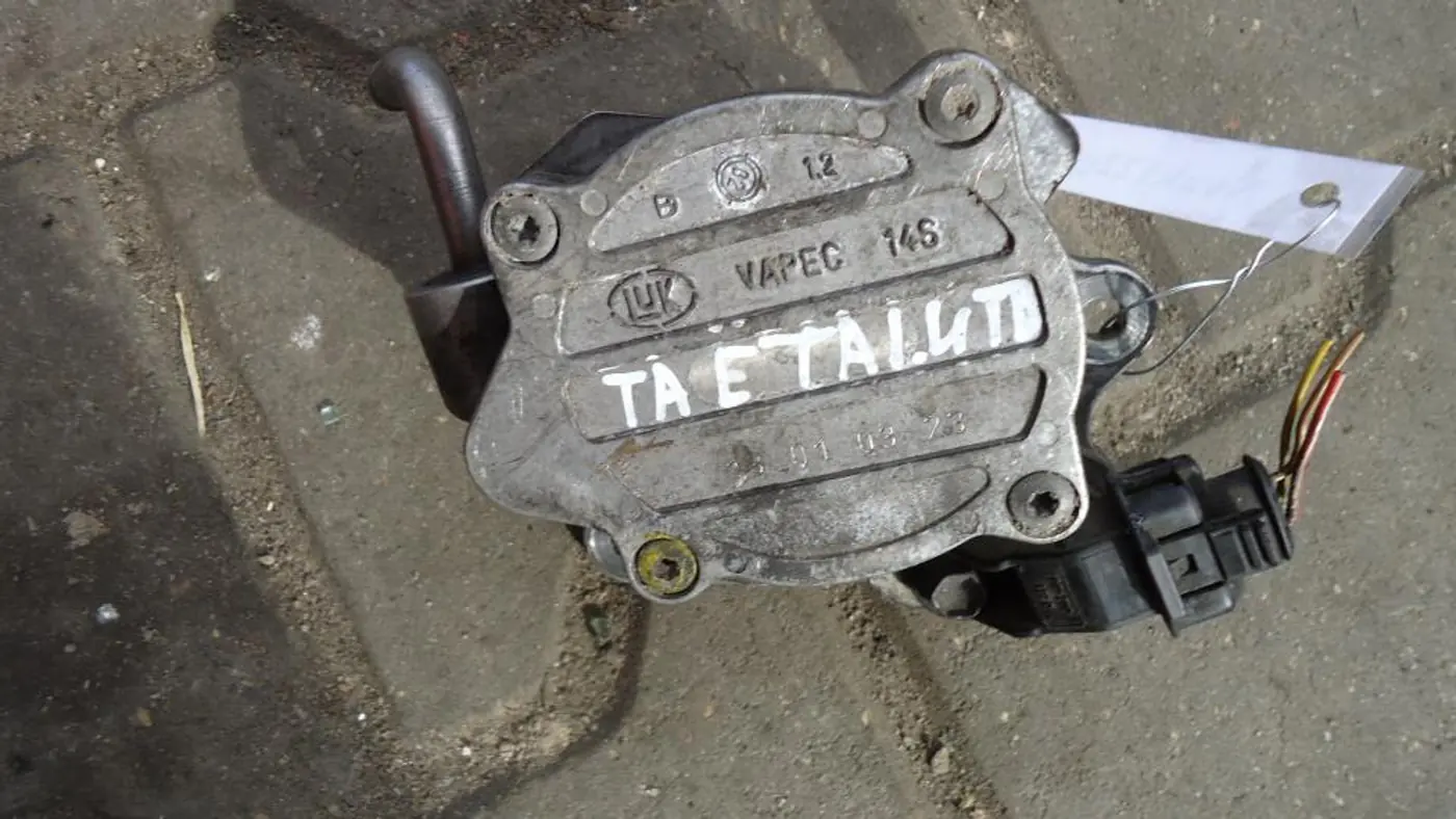 Насос вакуумный к Toyota Yaris 2003