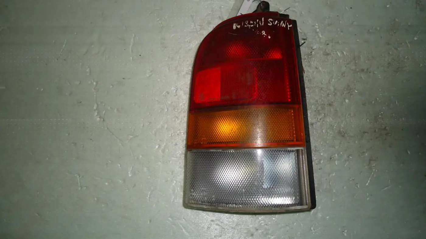 Фонарь задний правый к Nissan Sunny 1995