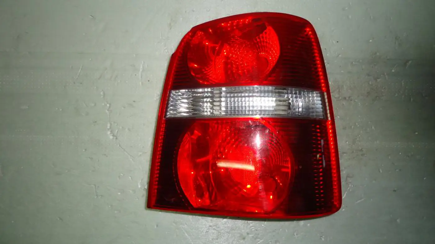 Фонарь задний правый к Volkswagen Touran 2005