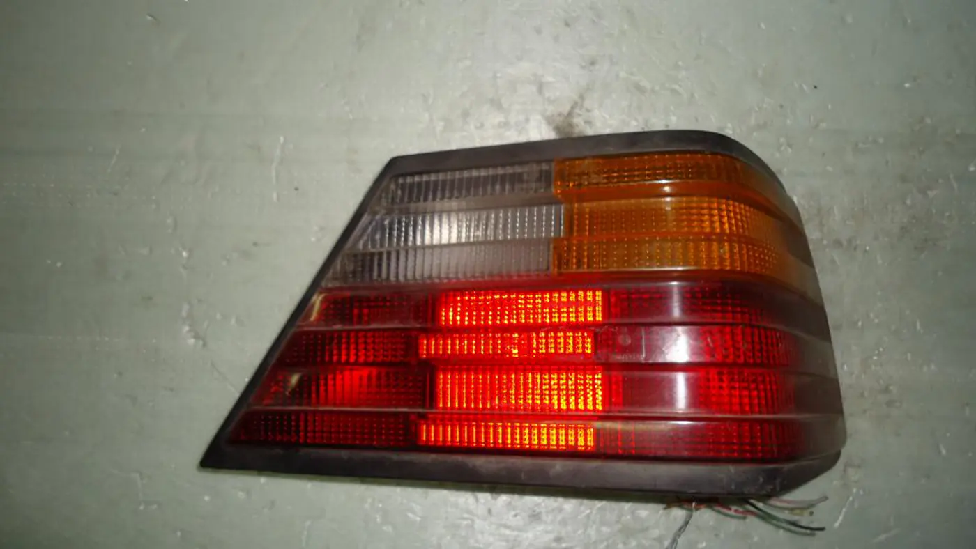 Фонарь задний правый к Mercedes-Benz E-klasse 1991