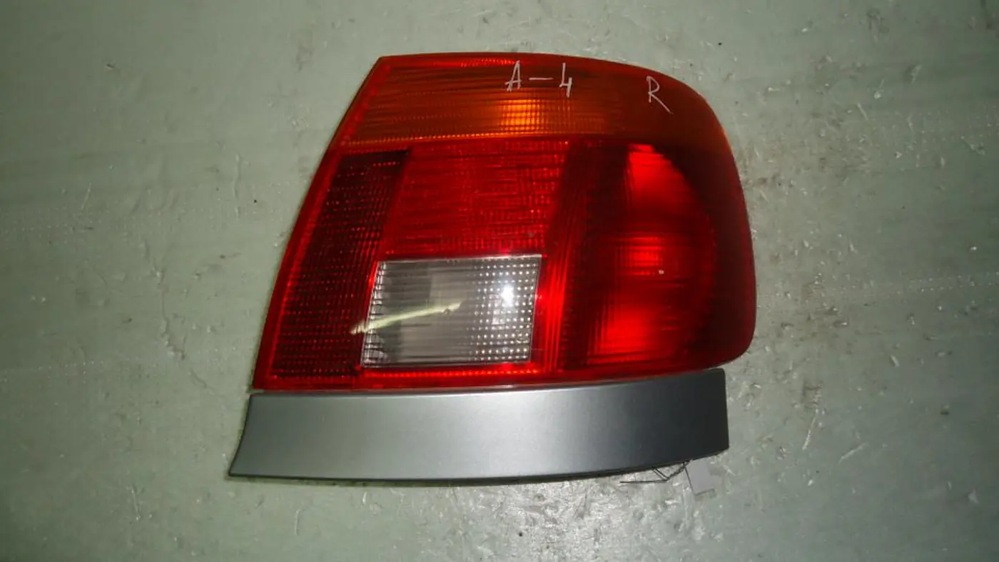 Фонарь задний правый к Audi A4 1995