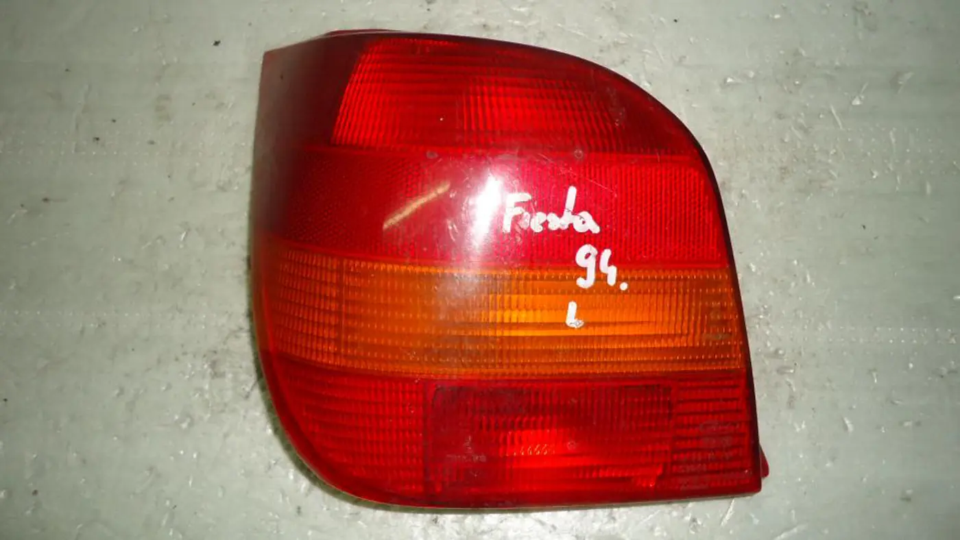 Фонарь задний левый к Ford Fiesta 1994