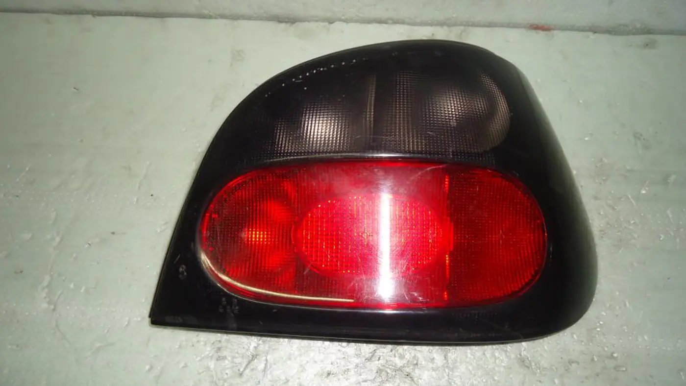 Фонарь задний правый к Renault Megane 1996