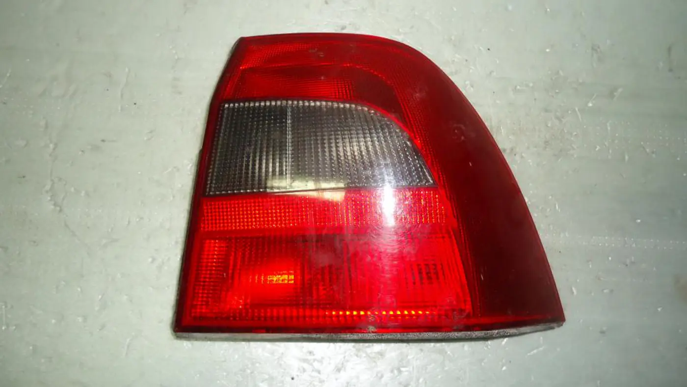 Фонарь задний правый к Opel Vectra 1998