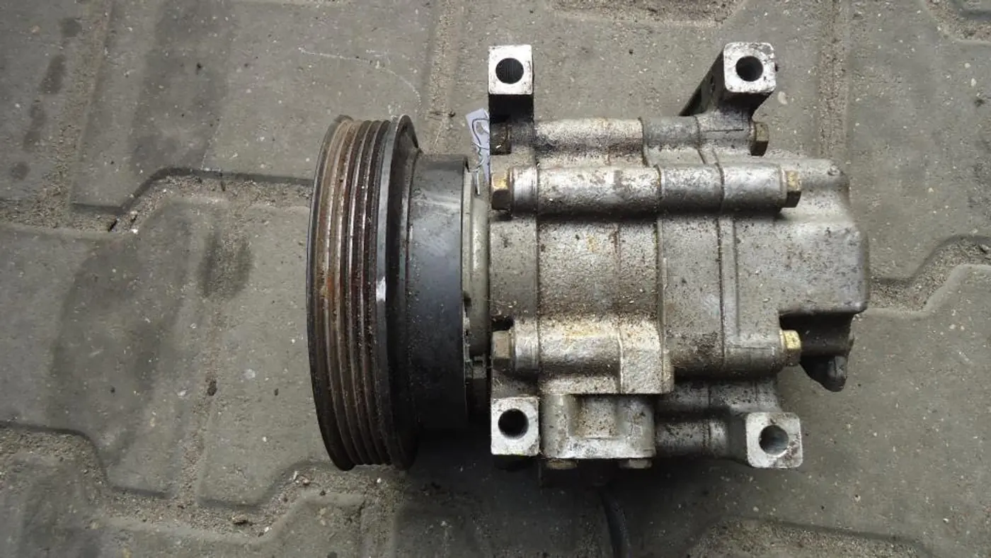 Компрессор кондиционера к Mazda 626 1996