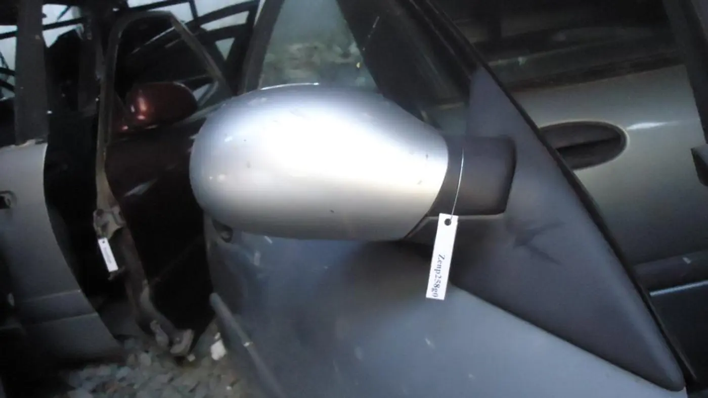 Зеркало наружное правое к Renault Laguna 1998