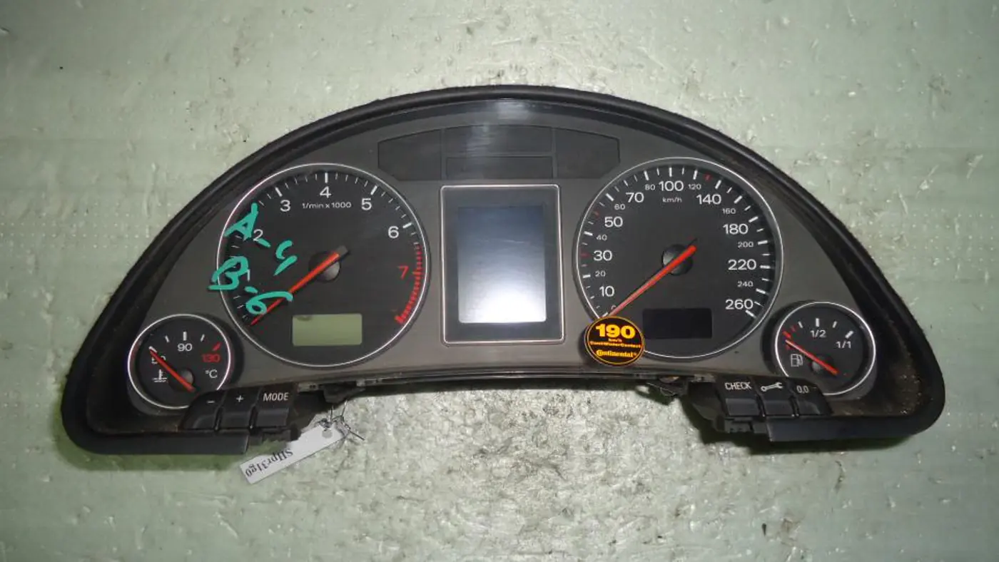 Щиток приборов (приборная панель) к Audi A4 2002