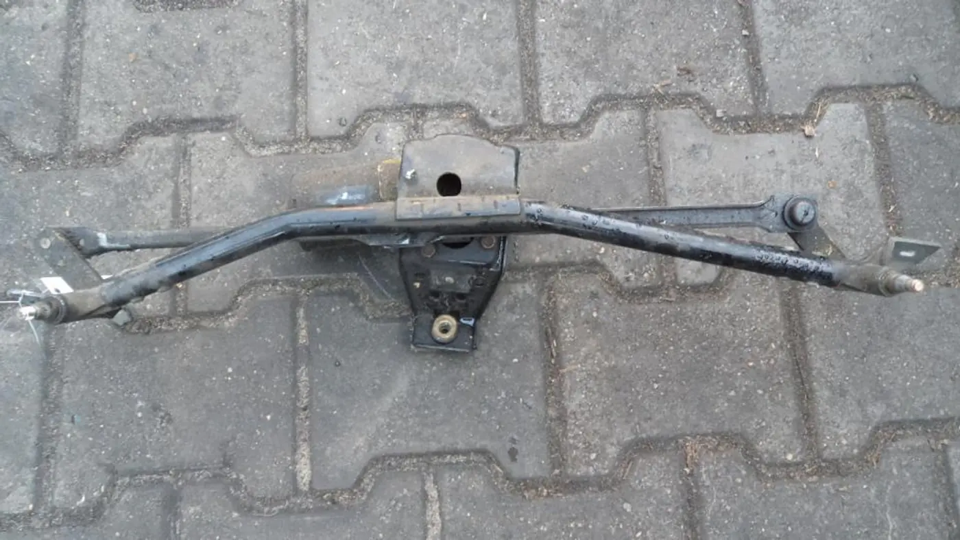 Механизм стеклоочистителя (трапеция дворников) к Audi 80 1994