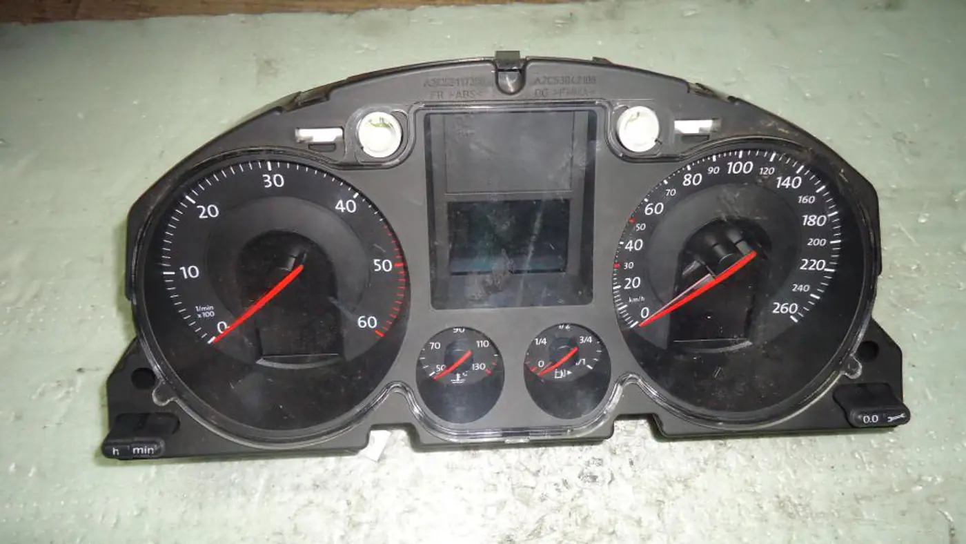Щиток приборов (приборная панель) к Volkswagen Passat 2008