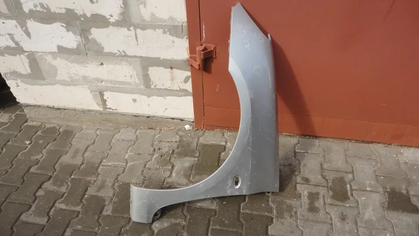 Крыло переднее левое к Peugeot 307 2003