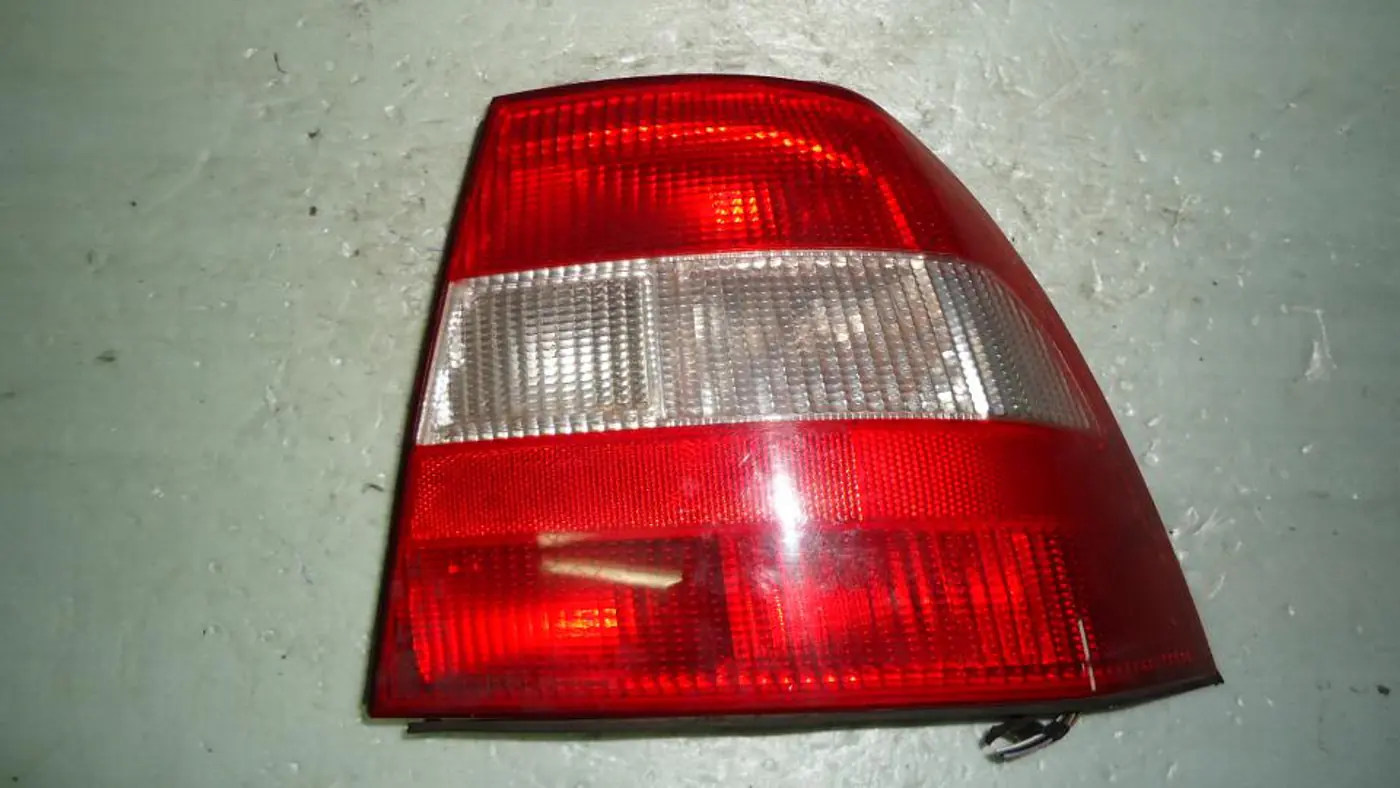 Фонарь задний правый к Opel Vectra 1997