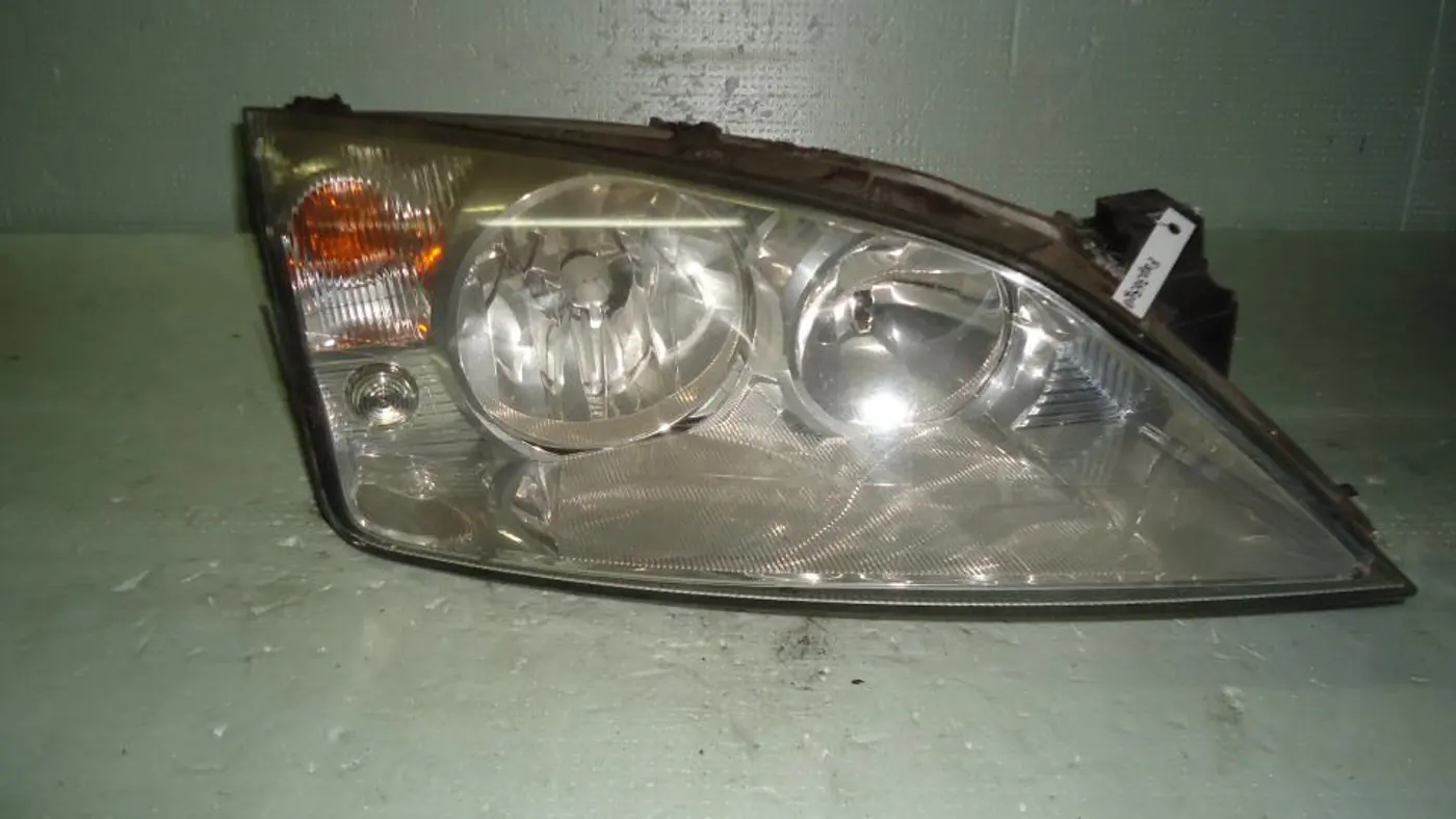 Фара правая к Ford Mondeo 2002