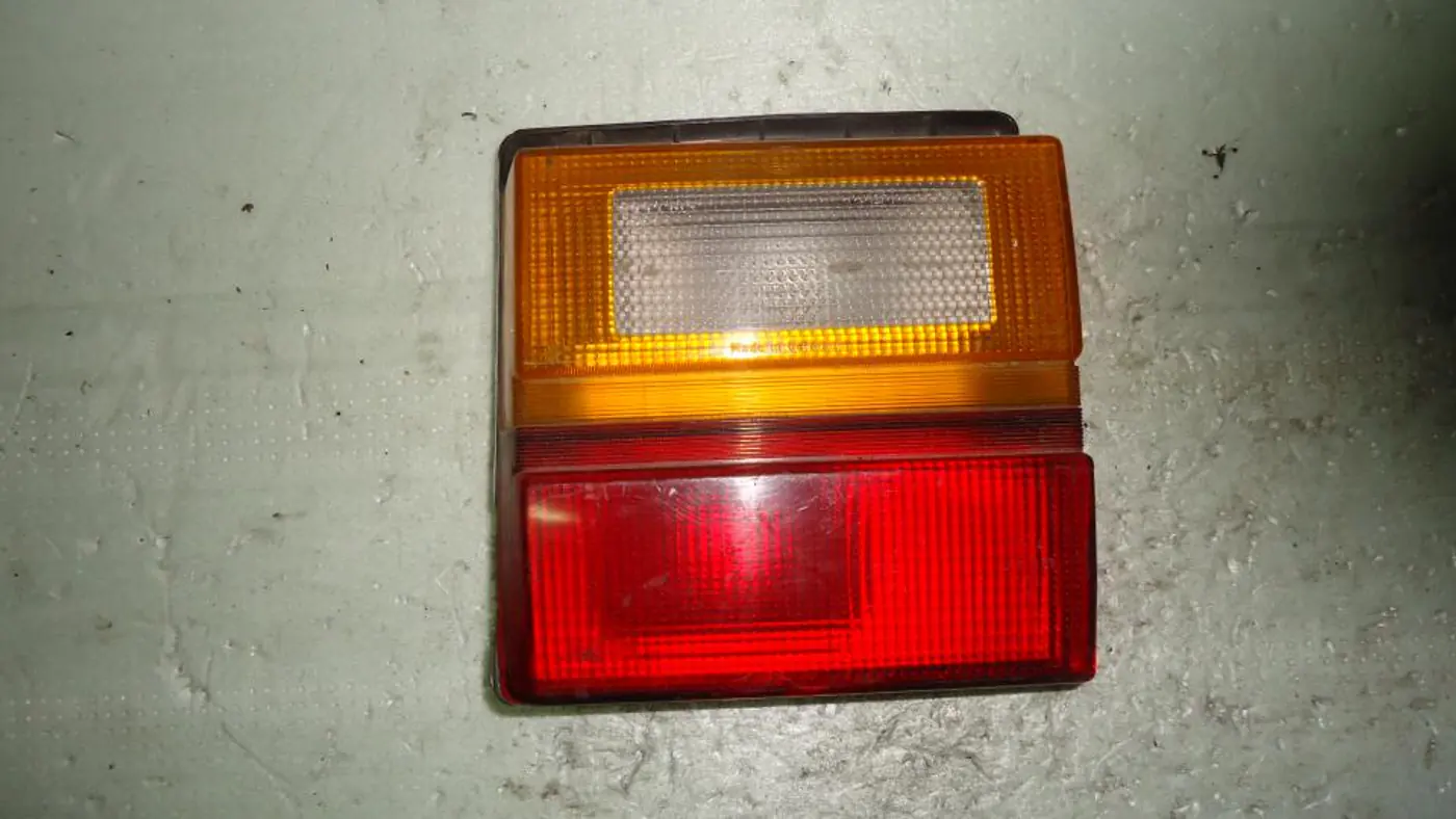 Фонарь крышки багажника правый к Audi 100 1986