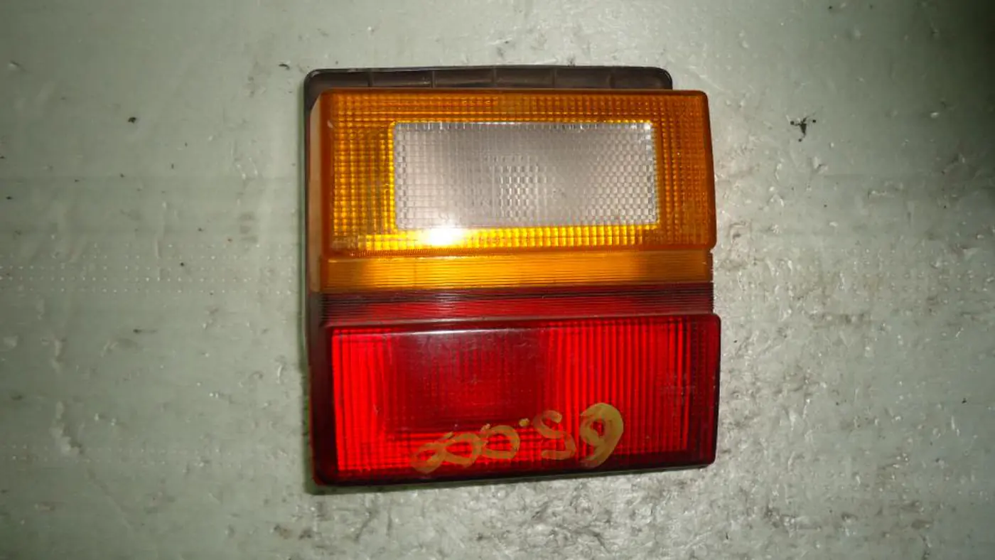 Фонарь крышки багажника правый к Audi 100 1986