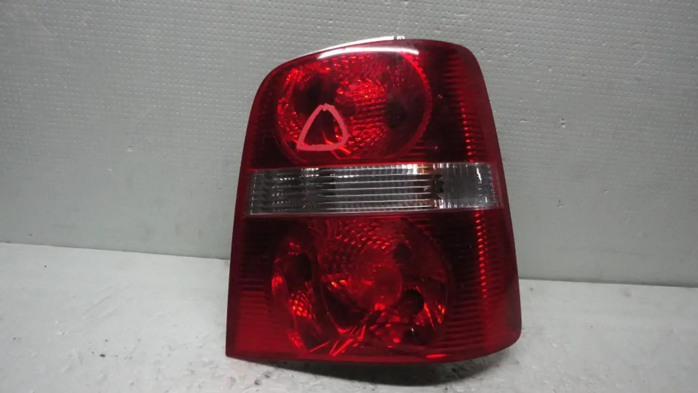 Фонарь задний правый к Volkswagen Touran 2004