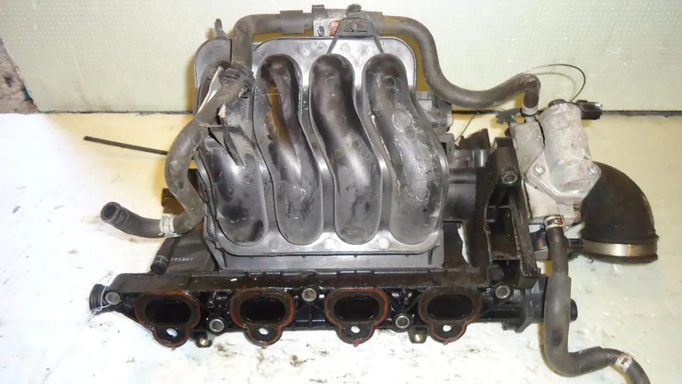 Коллектор впускной к Mazda 3 2008