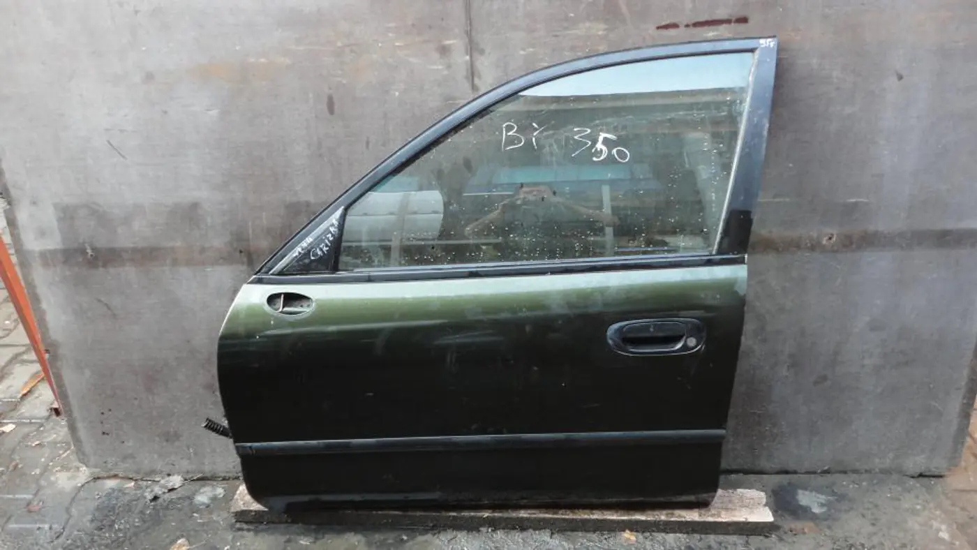 Дверь передняя левая к Mitsubishi Carisma 1995