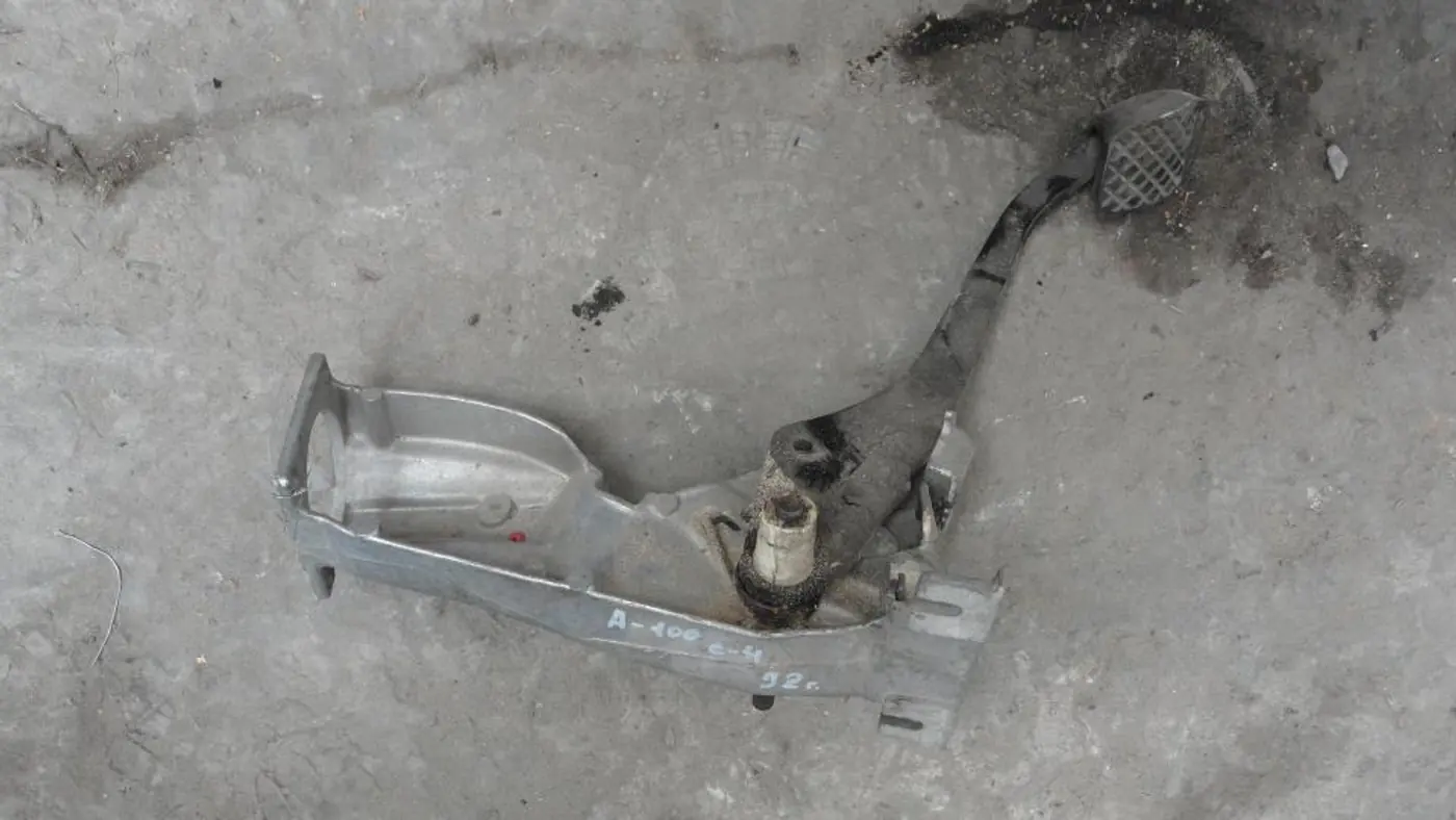 Узел педальный (блок педалей) к Audi 100 1992