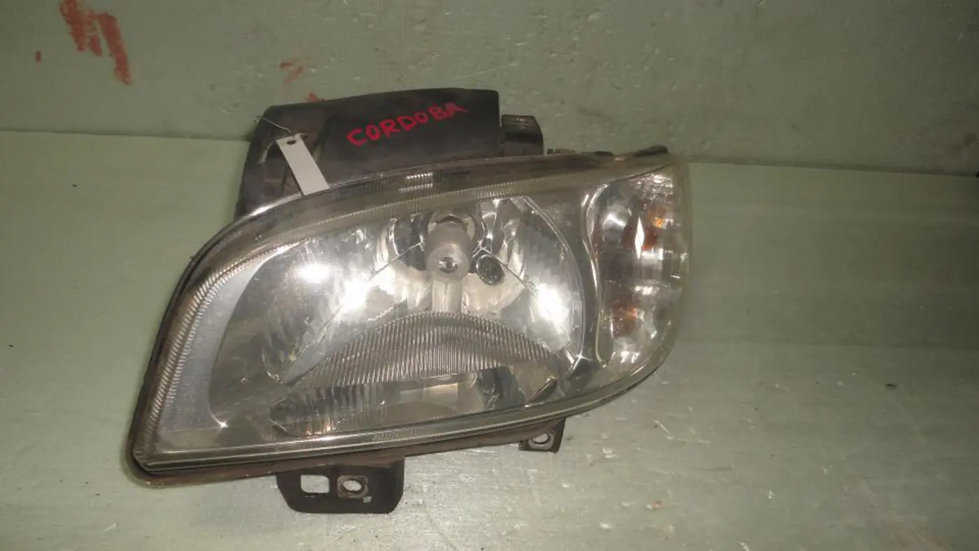 Фара левая к SEAT Cordoba 2000