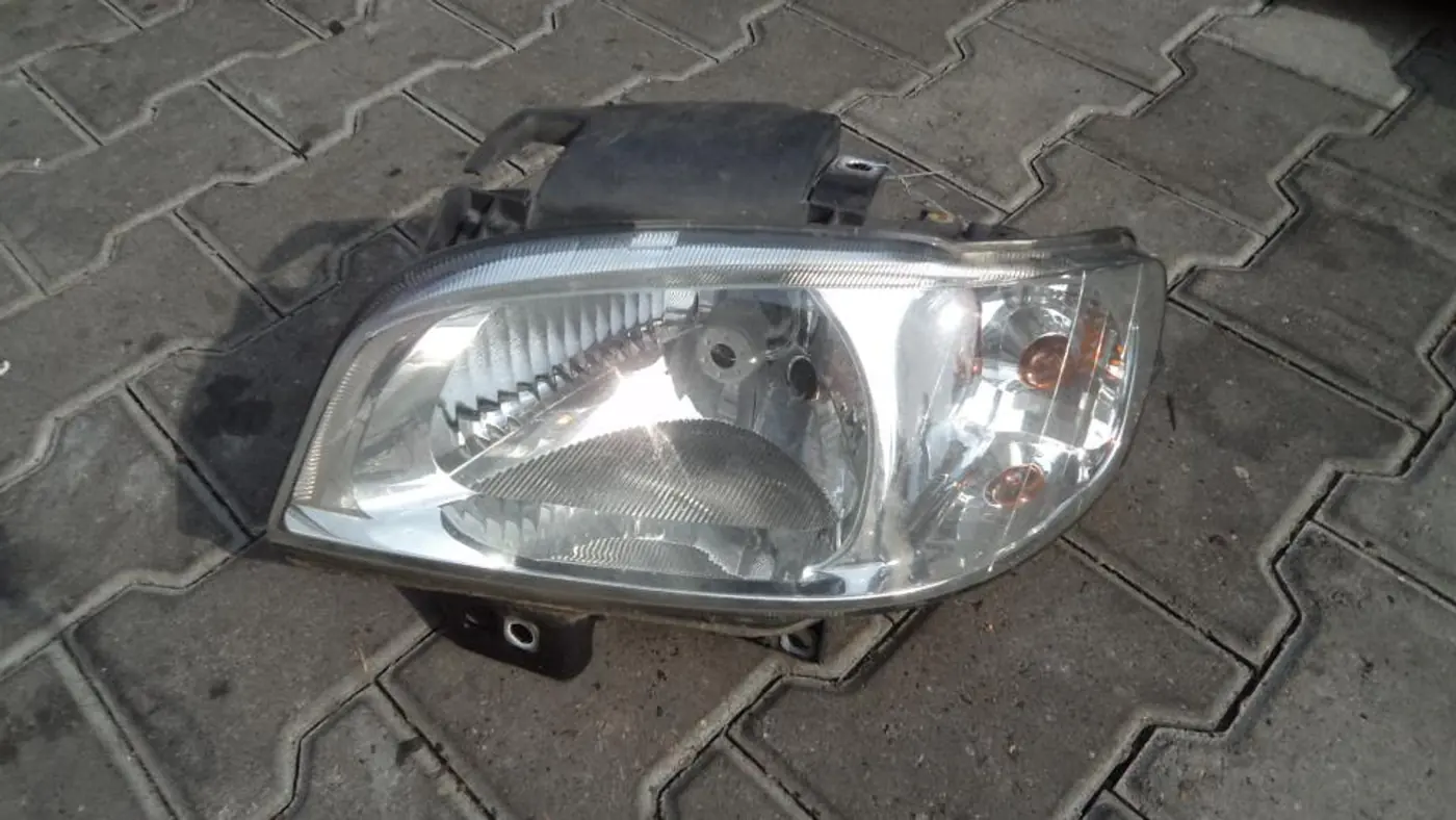 Фара левая к SEAT Cordoba 2001