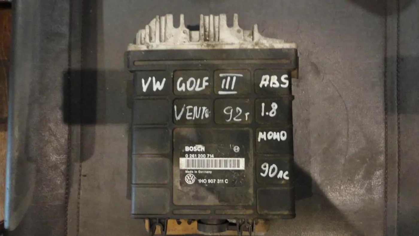 Блок управления двигателем к Volkswagen Golf 1992