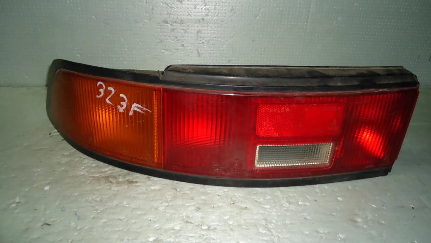 Фонарь задний левый к Mazda 323 1991