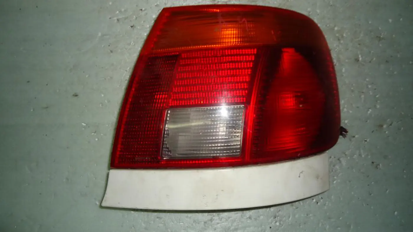 Фонарь задний правый к Audi A4 1996