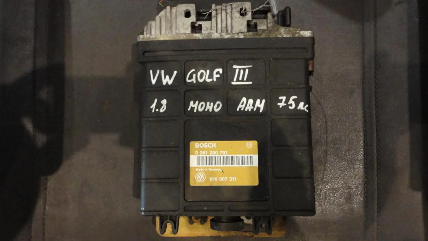 Блок управления двигателем к Volkswagen Golf 1995