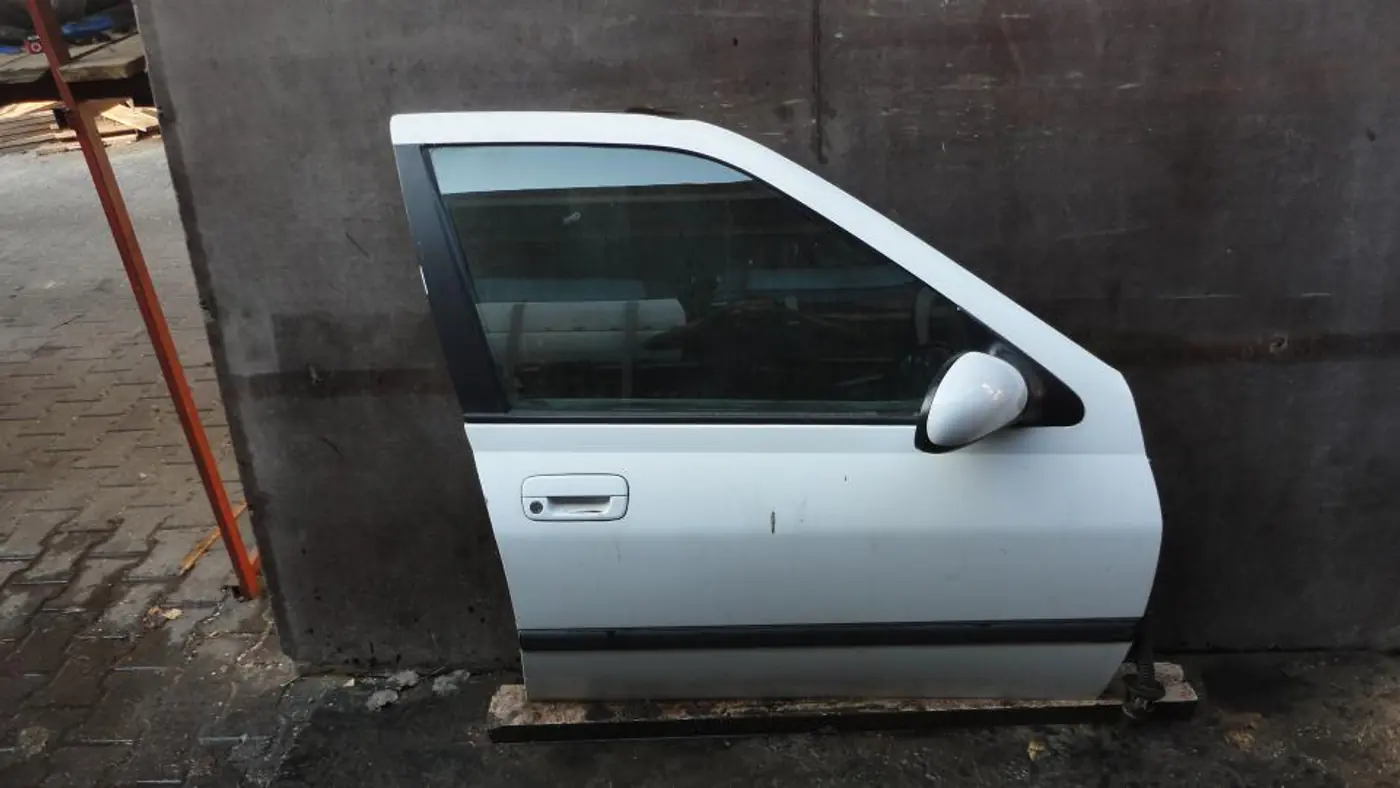 Дверь передняя правая к Peugeot 406 1997