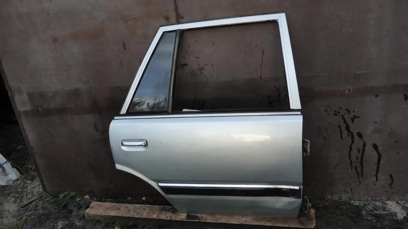 Дверь задняя правая к Nissan Laurel 1984