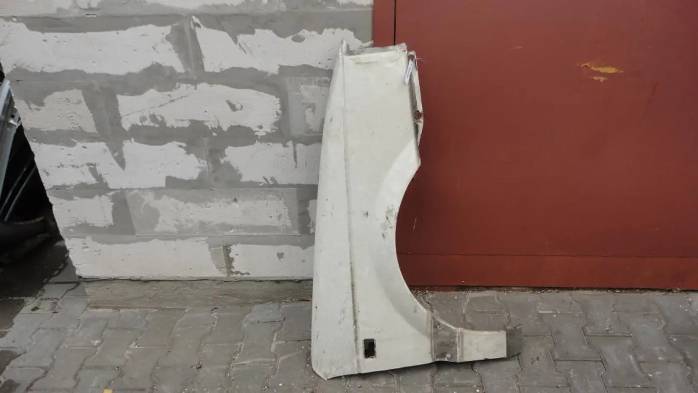 Крыло переднее правое к Volkswagen Passat 1991