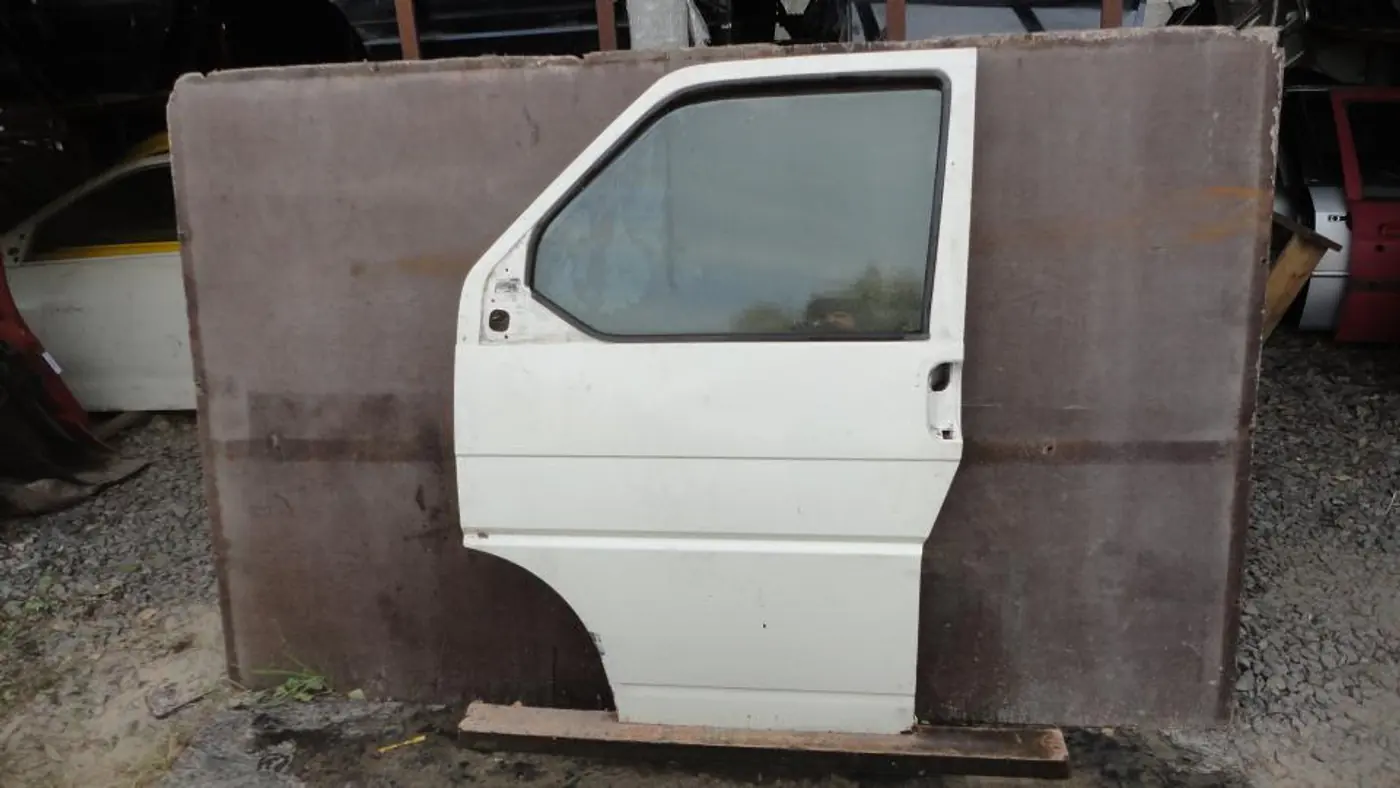 Дверь передняя левая к Volkswagen Transporter 1996