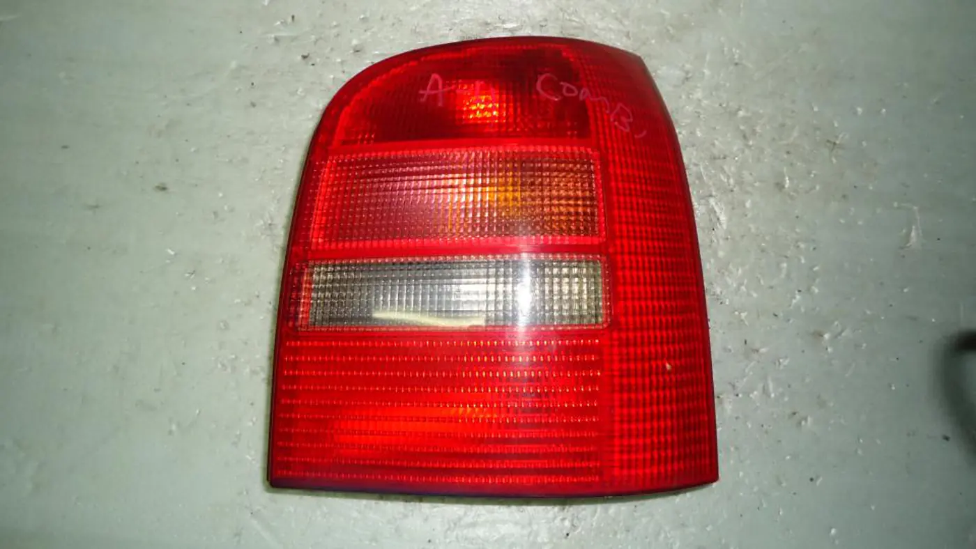 Фонарь задний правый к Audi A4 1997