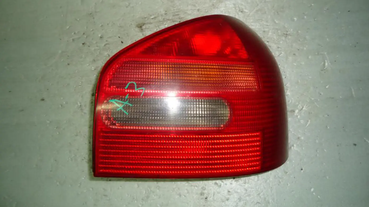 Фонарь задний правый к Audi A3 1997