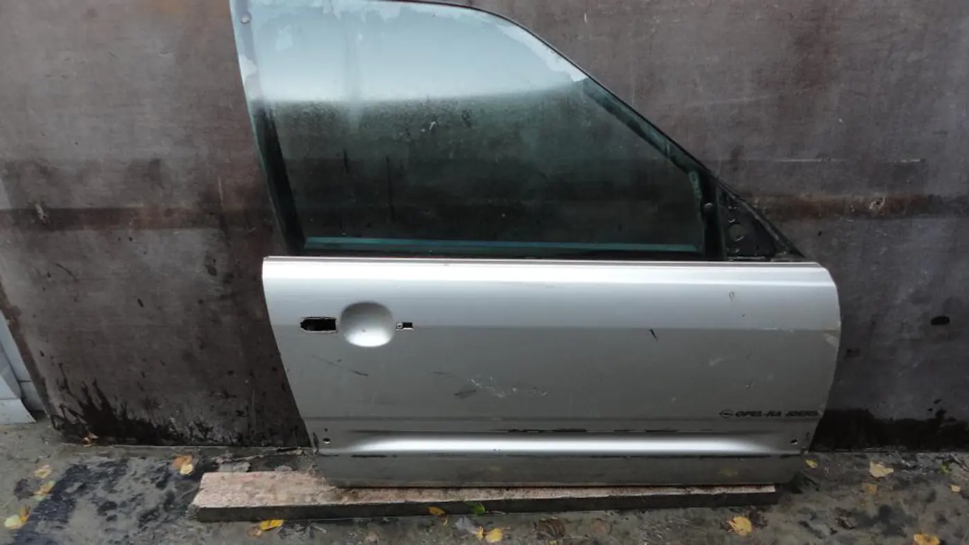 Дверь передняя правая к Audi 100 1985