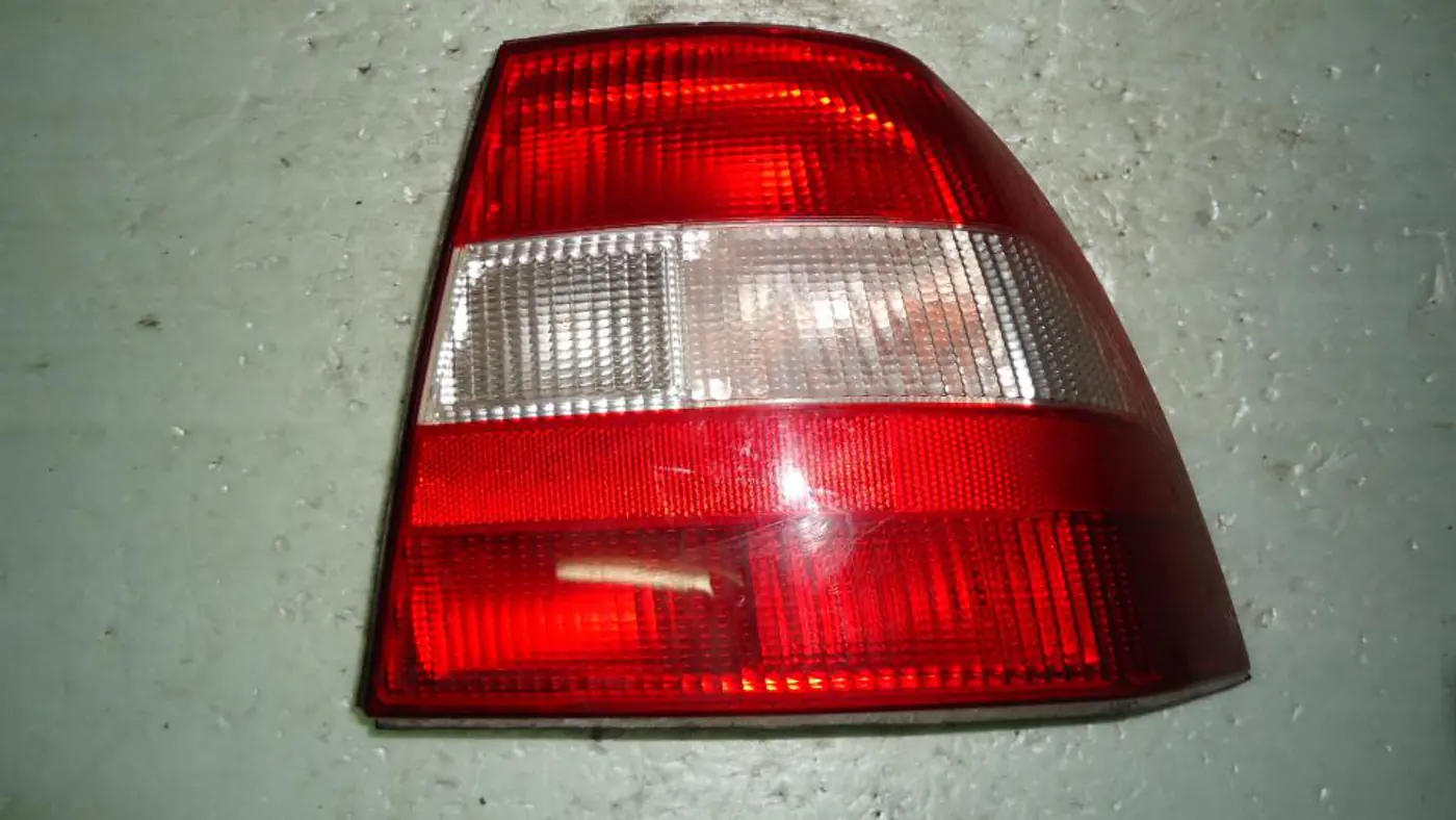 Фонарь задний правый к Opel Vectra 1998