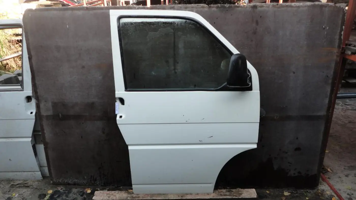 Дверь передняя правая к Volkswagen Transporter 1996