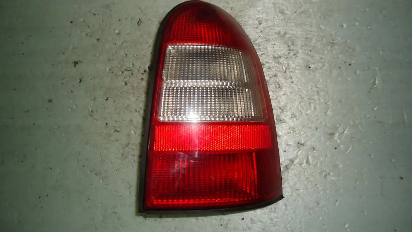 Фонарь задний правый к Opel Vectra 1998