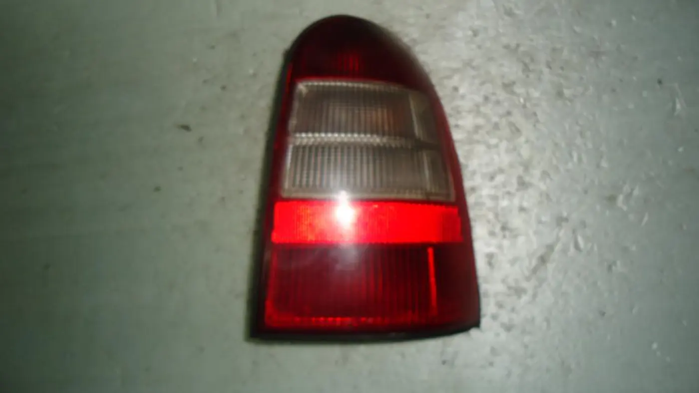 Фонарь задний правый к Opel Vectra 1997